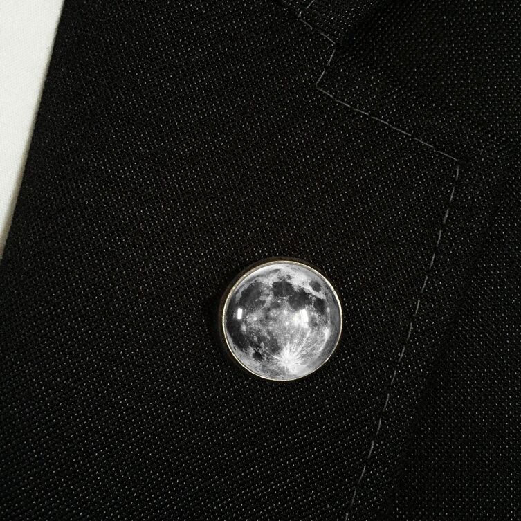 épinglette la lune