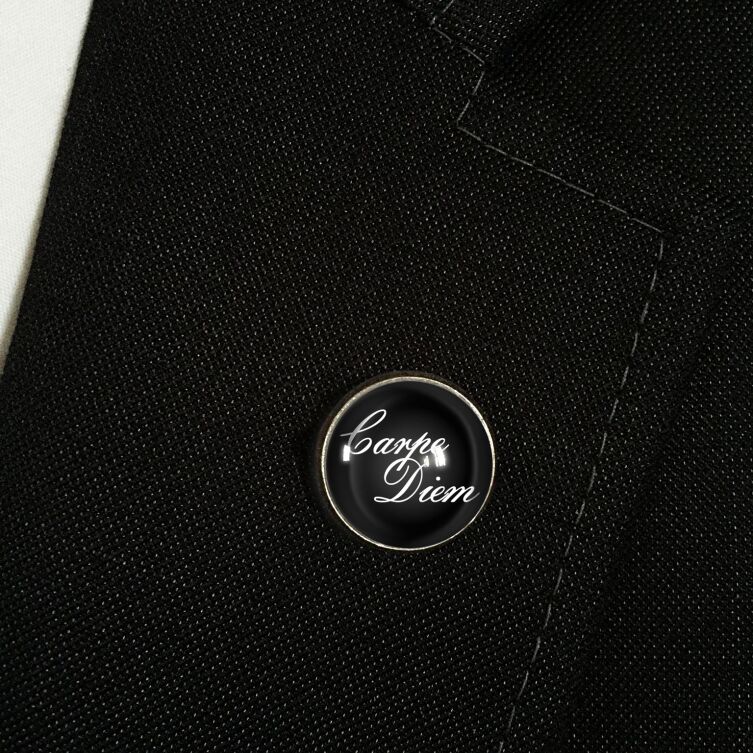Lapel-pin Carpe Diem