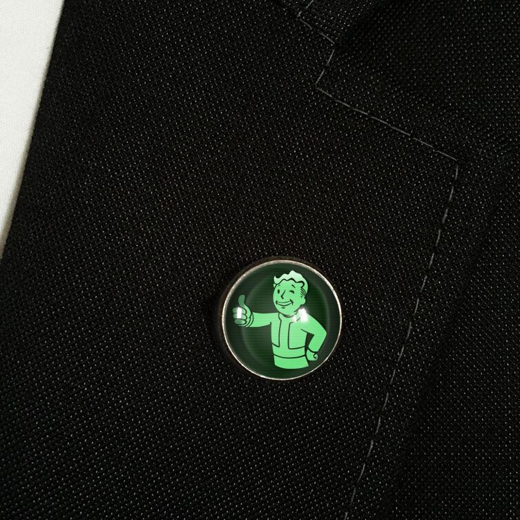 Lapel-pin Pip boy