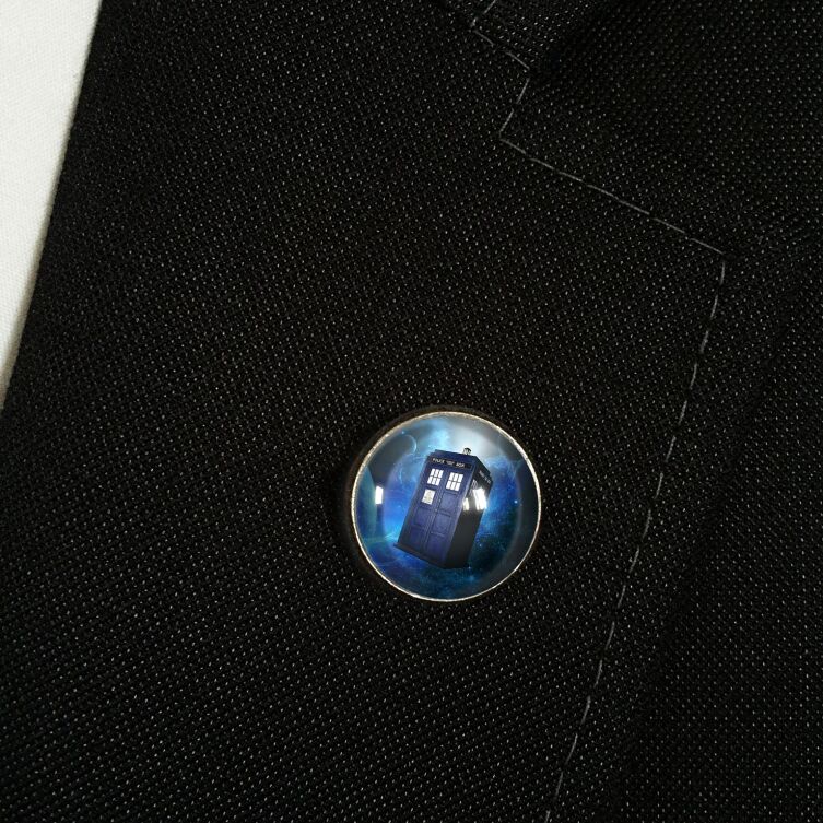 Lapel-pin Tardis