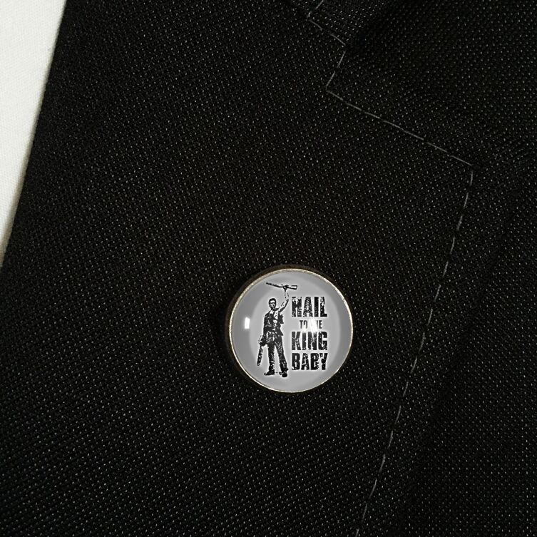 Lapel-pin Hail to the king