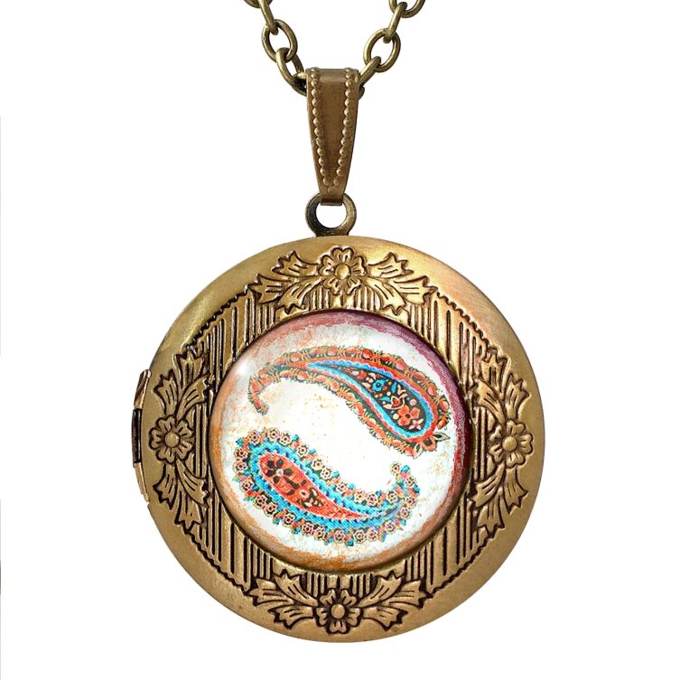 Oriental cashews locket