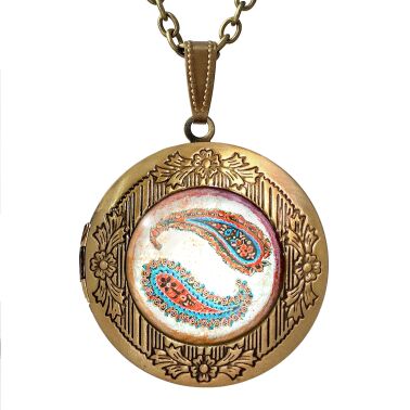 Oriental cashews locket