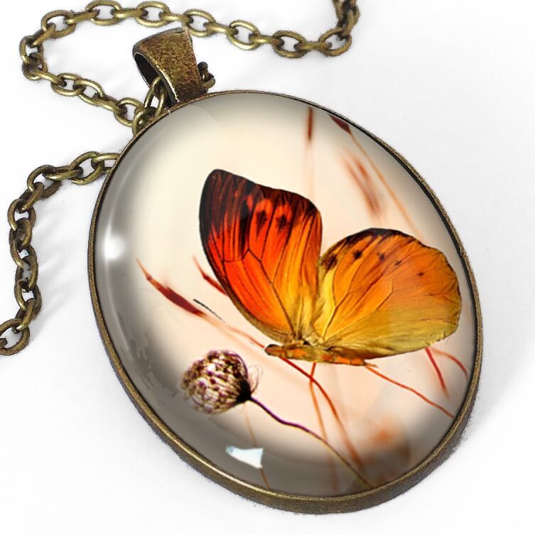 Pendentif ovale le papillon