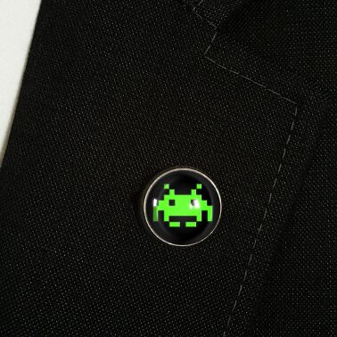 Lapel-pin Space Invaders
