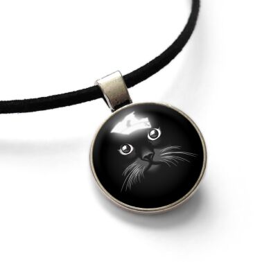 Chokerdie schwarze Katze